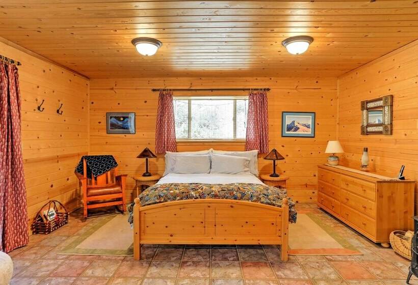 Romantic Riverfront Cottage 1 Mile To Winthrop!