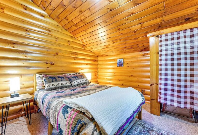Saranac Lake Cabin W/ Deck: Pets Welcome!