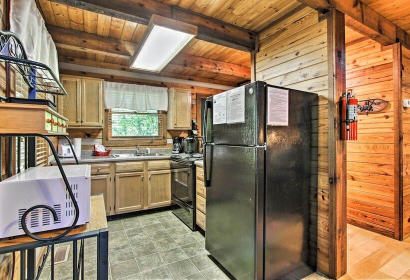 Secluded Forest Cabin, 4 Mi To Downtown Gatlinburg