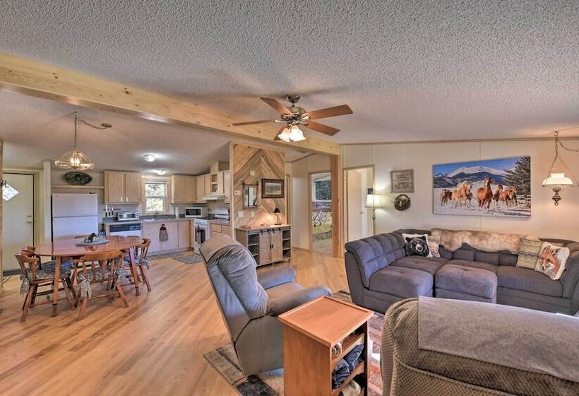 Secluded Mountain Retreat W/ Deck, Views & Hiking!