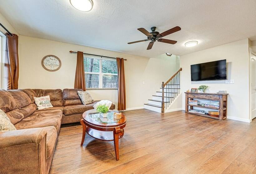 Lakeside Blue Eye Escape W/ Game Room & Hot Tub!