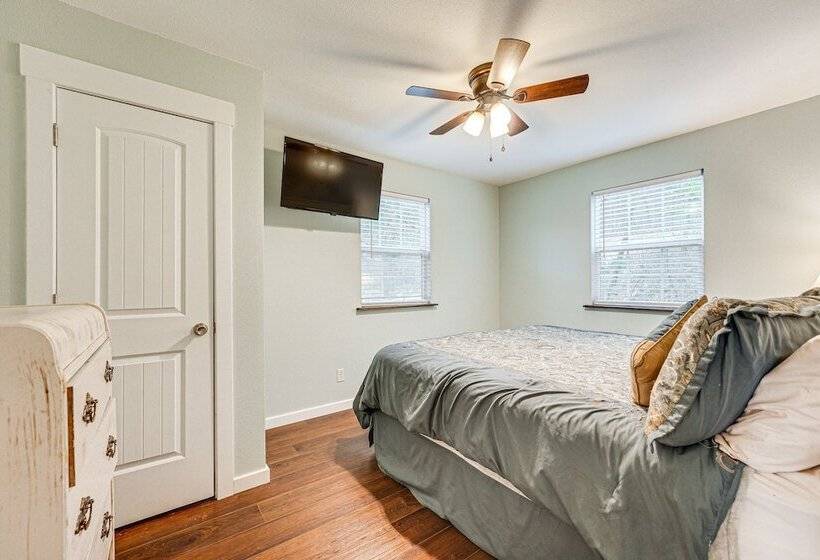 Lakeside Blue Eye Escape W/ Game Room & Hot Tub!