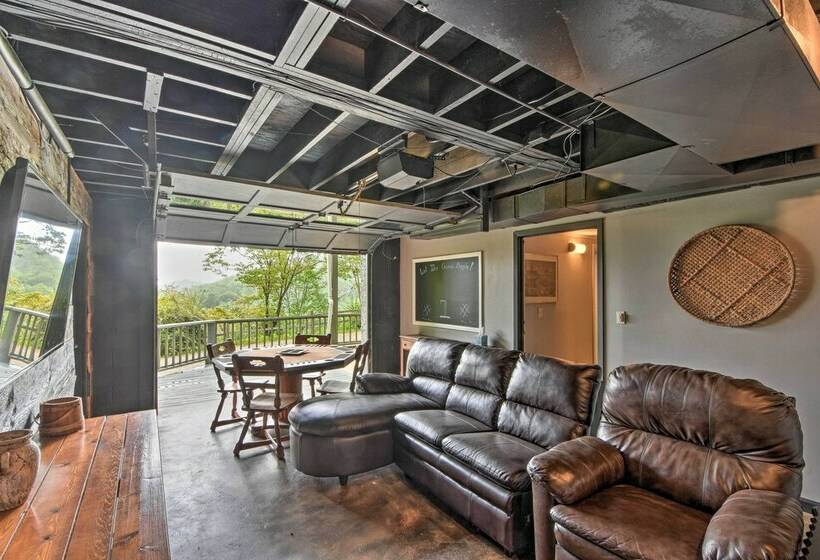Smoky Mountain Home On 20 Acres W/ Patio, Views