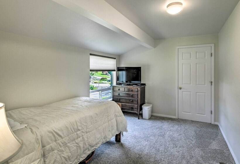 Spacious Family Home On Golf Course: Hike & Bike!