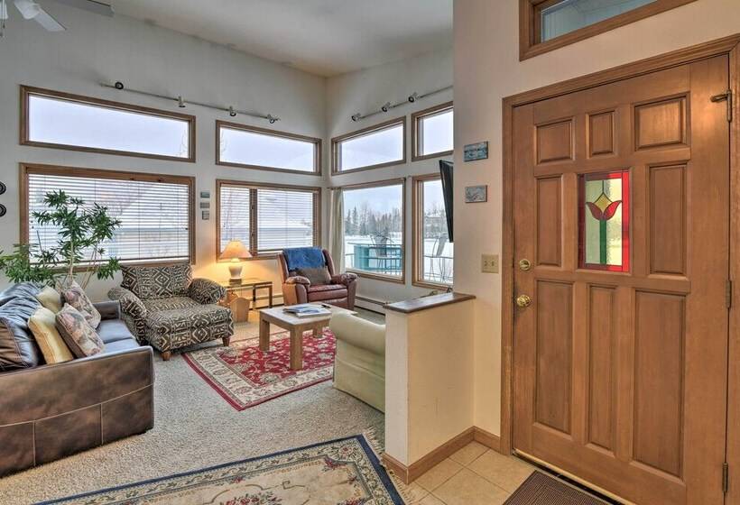 Spacious Family Home W/ Deck + Million Dollar View