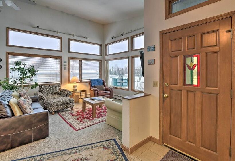 Spacious Family Home W/ Deck + Million Dollar View