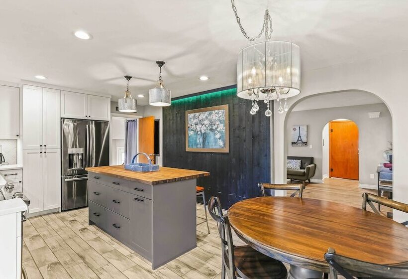 Spacious Family Home W/ Garage Game Room & Office!