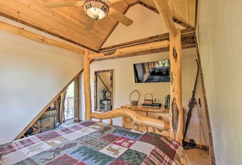 Spacious Fish Haven Cabin W/ Game Room + Deck!