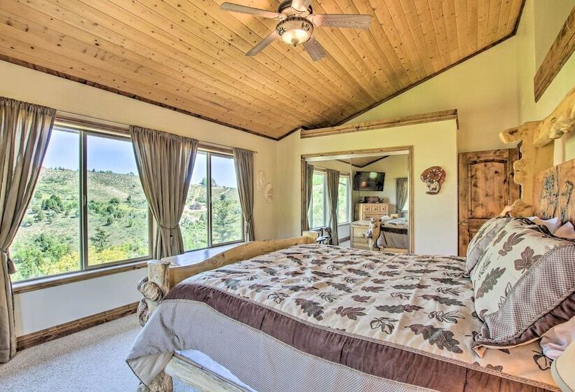 Spacious Fish Haven Cabin W/ Game Room + Deck!