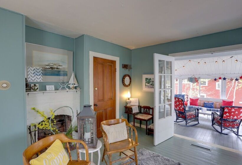 Spacious Lakeside Cottage   2 Miles To Marblehead!