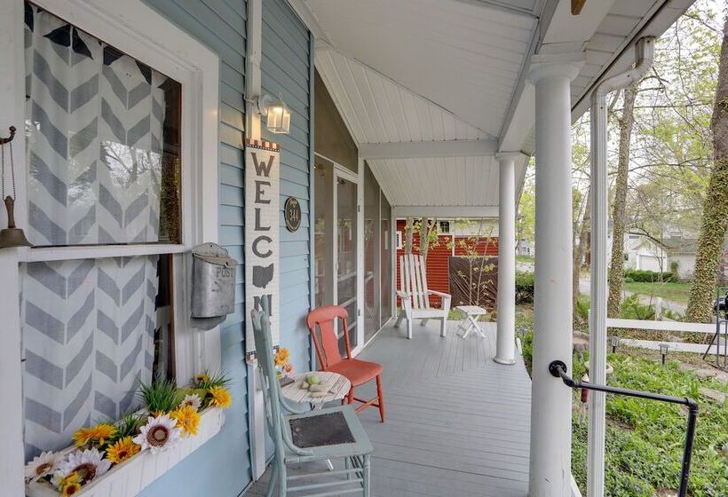 Spacious Lakeside Cottage   2 Miles To Marblehead!