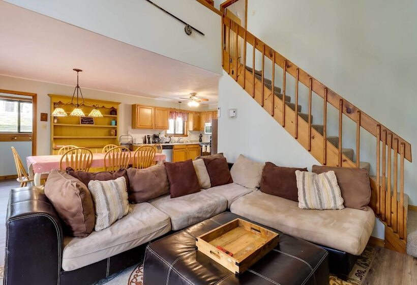 Spacious Pocono Lake House Near Skiing & Swimming!