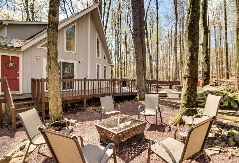 Spacious Pocono Lake House Near Skiing & Swimming!