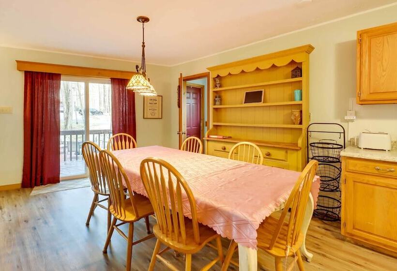 Spacious Pocono Lake House Near Skiing & Swimming!