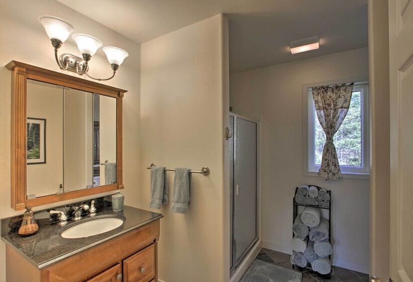 Spacious Port Angeles House W/ Hot Tub & Game Room