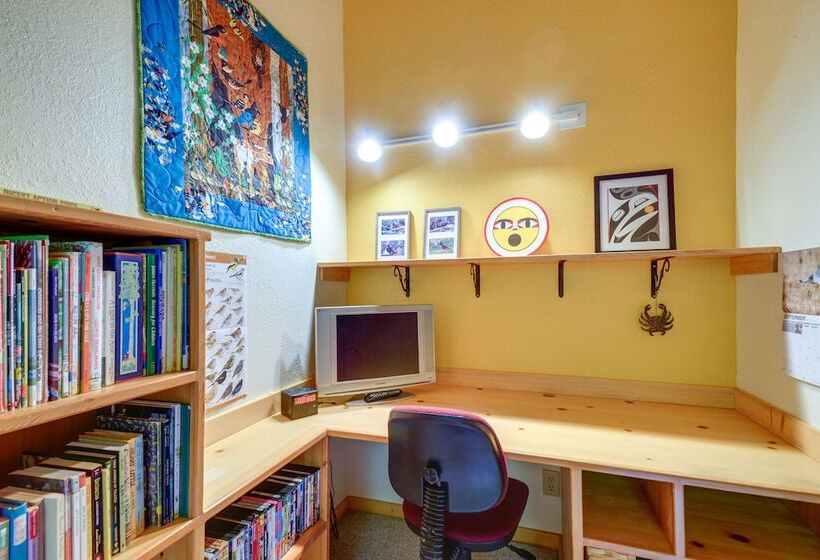 Tahuya Cabin: Hood Canal + Olympic Mountain Views!