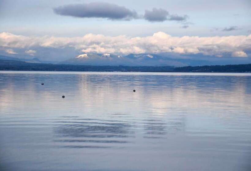 Unique Camano Cabin W/ Mountain + Water Views