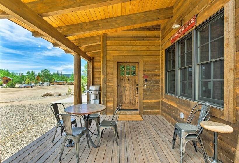2 Blocks To Grand Lake: Updated Western Cabin!