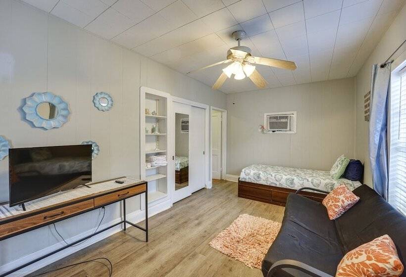 Vintage Corpus Christi Home   2 Blocks From Beach!