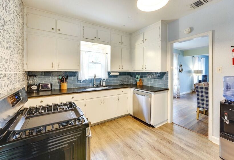 Vintage Corpus Christi Home   2 Blocks From Beach!