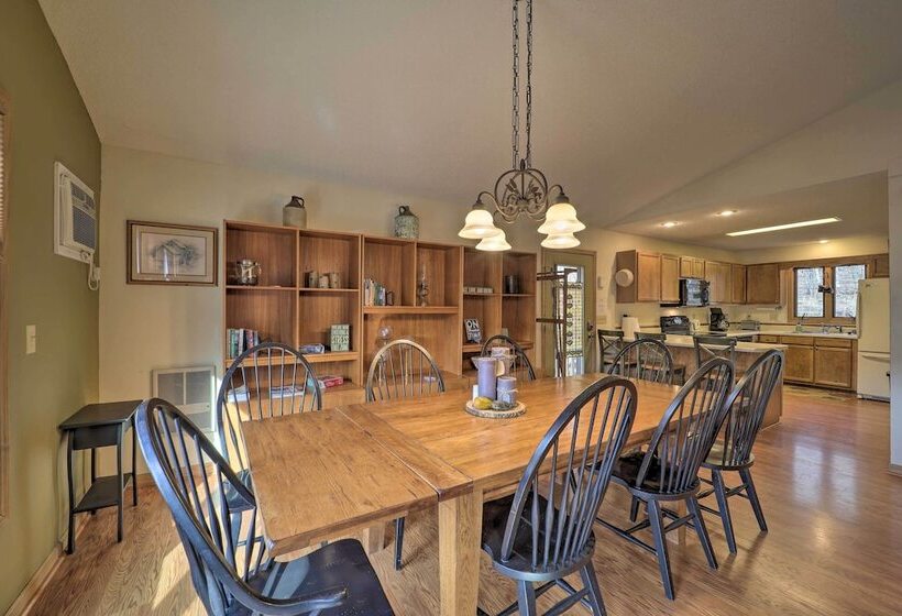 Deck & Mtn Views: Beech Mountain Cabin