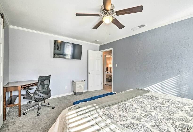 2 Mi To Lake: Home W/ Game Room, Pool & Fast Wifi!