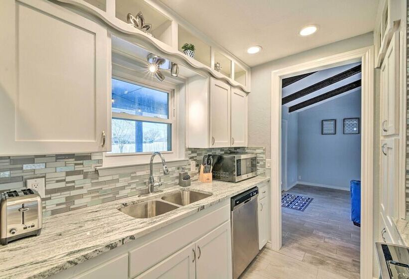 2 Mi To Lake: Home W/ Game Room, Pool & Fast Wifi!