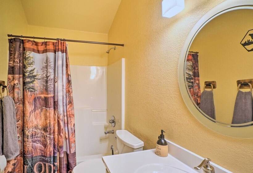 Bailey Getaway W/ Hot Tub & Game Room!