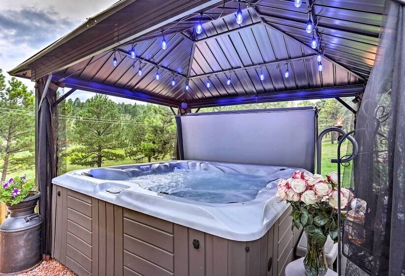 Belle Cabin  W/ Hot Tub Access, Near Mt Rushmore!