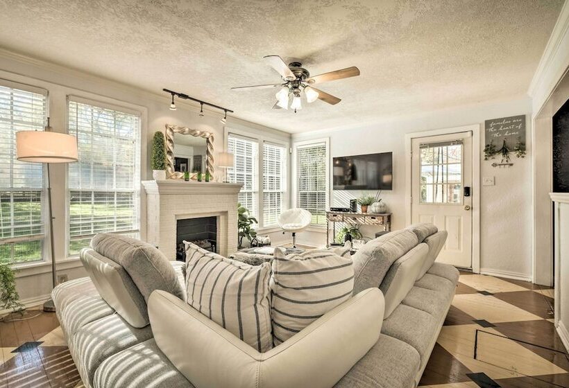 1 Mi To Dtwn: Family Friendly Brenham Bungalow!