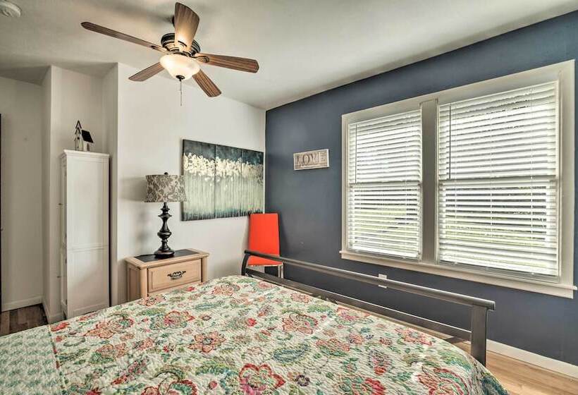 1 Mi To Dtwn: Family Friendly Brenham Bungalow!