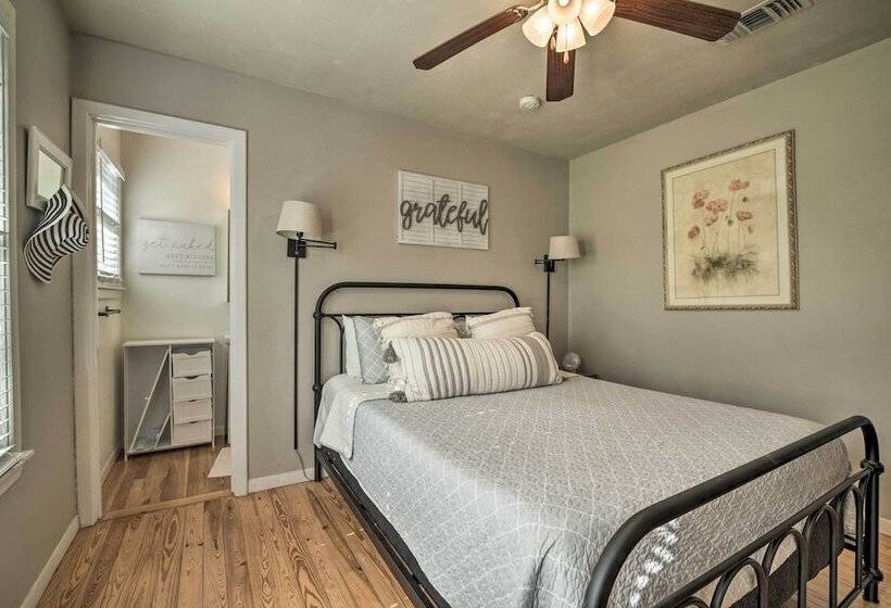 1 Mi To Dtwn: Family Friendly Brenham Bungalow!