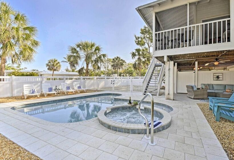 Canalfront Anna Maria Cottage W/ Pool & Hot Tub!