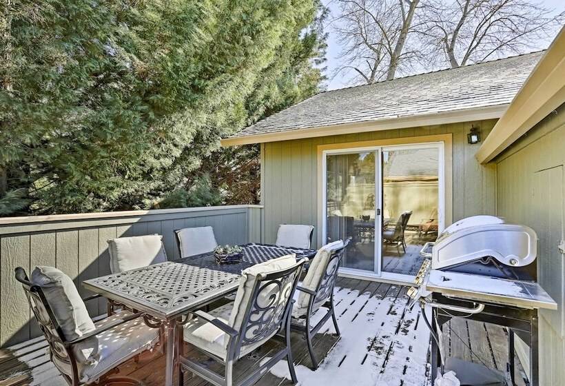 Centrally Located Mt Shasta Home W/ Deck!