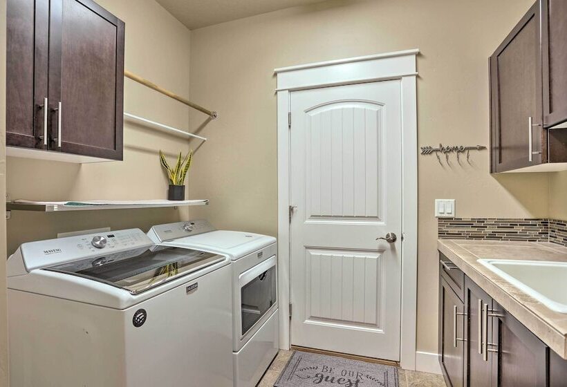 Charming Boise Home ~ 8 Mi To Downtown!