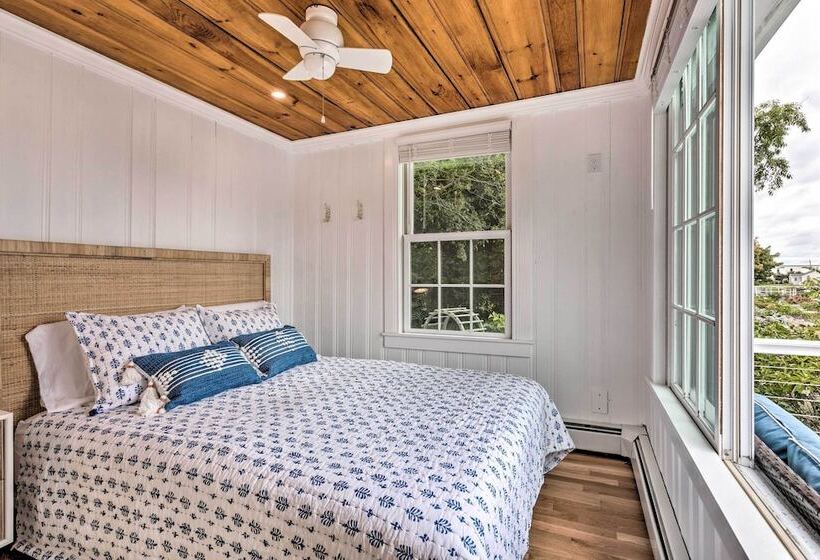 Charming Bristol Cottage W/ Private Beach!