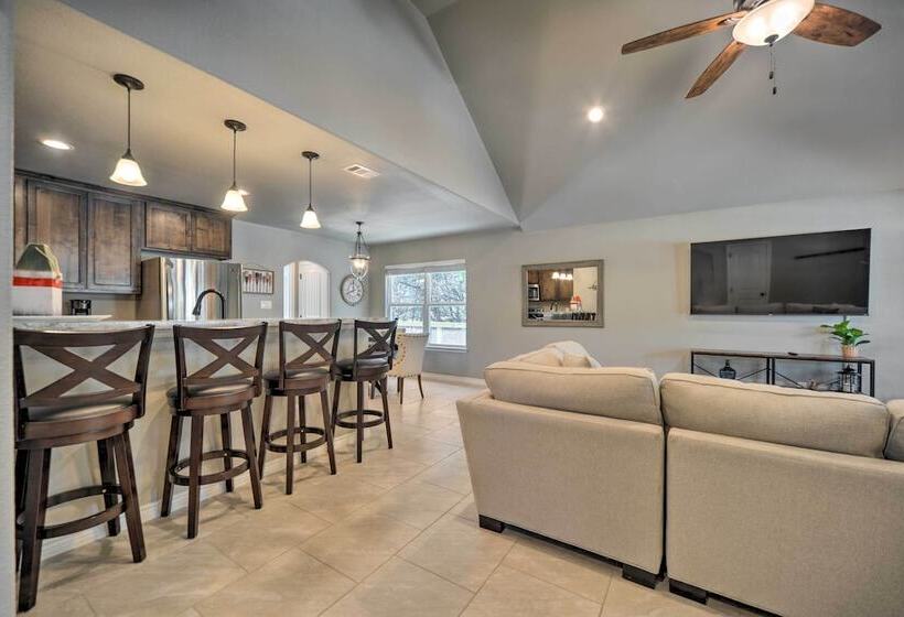 Charming Canyon Lake Home   Walk To Boat Ramp