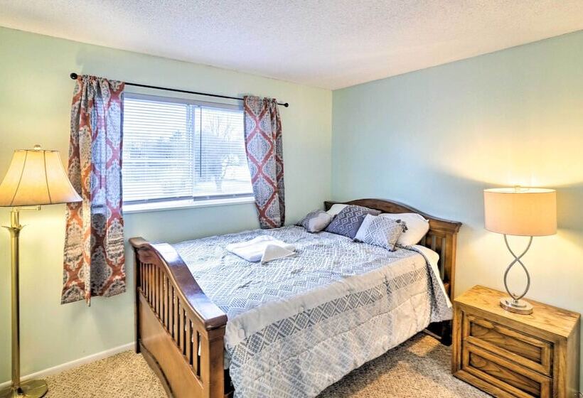 Charming Columbus Home ~ 7 Mi To Ohio State!