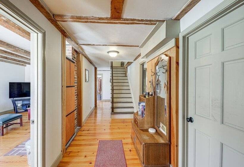 Charming Lovell Farmhouse   17 Acres W/ Mtn Views!