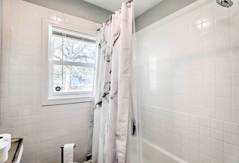 Chic Charleston Home   Half Mile To Park Circle!