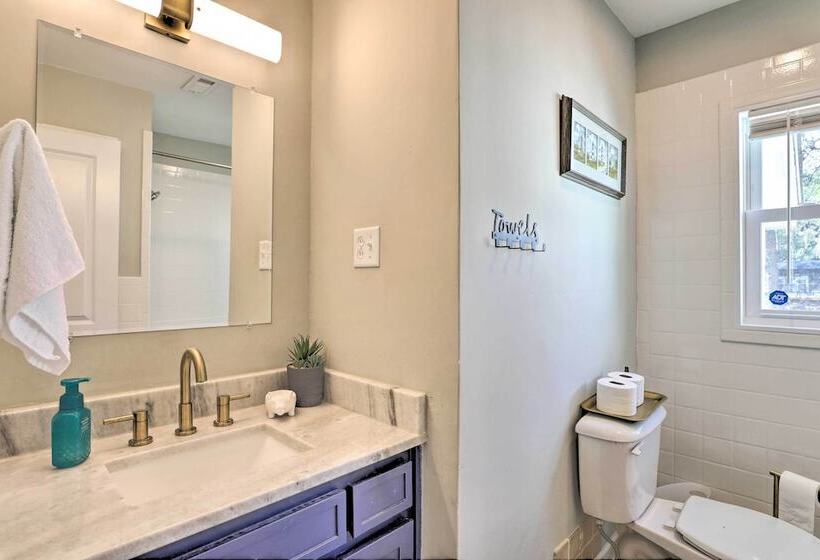 Chic Charleston Home   Half Mile To Park Circle!