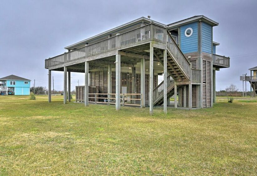 Walk To Beach: Coastal Home In Port Bolivar!