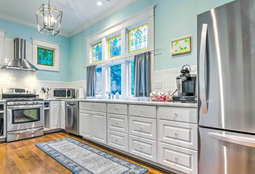 Colorful Cottage W/ Deck ~ 5 Mi To Downtown!