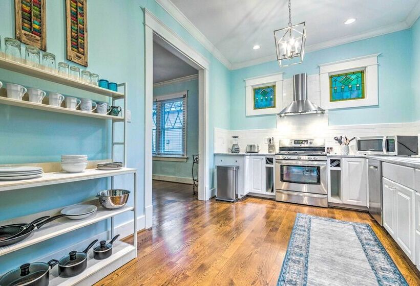 Colorful Cottage W/ Deck ~ 5 Mi To Downtown!