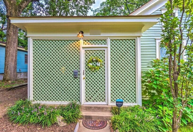 Colorful Cottage W/ Deck ~ 5 Mi To Downtown!