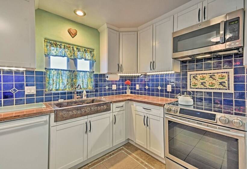 Cozy  Blue Adobe  W/ Steam Room 2 Mi. From Taos!