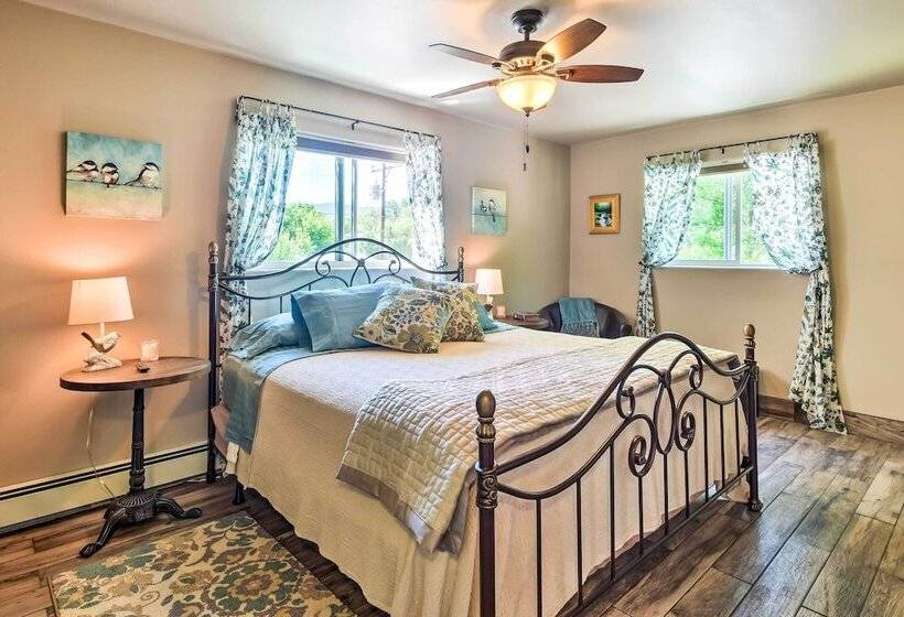 Cozy Home W/ Media Room: Short Walk To Taos Plaza!