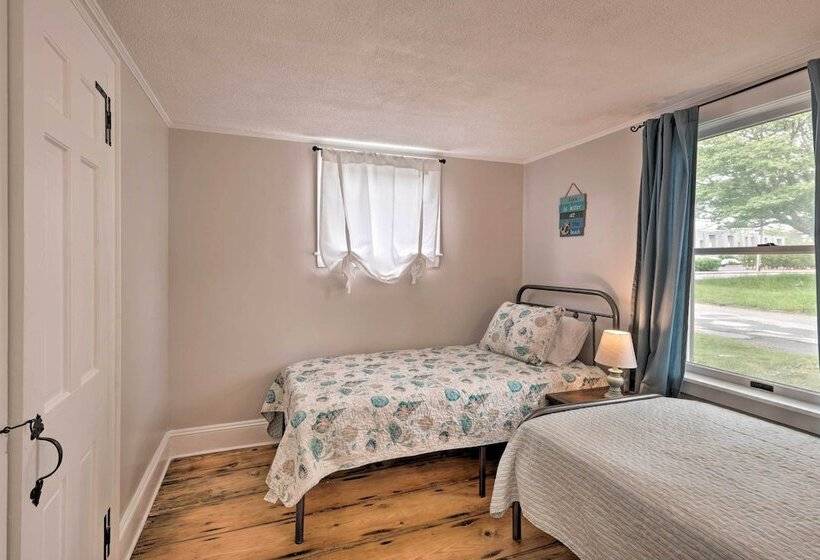 Cozy  Sea Street Cottage    1 Mile To Ferry Boats!