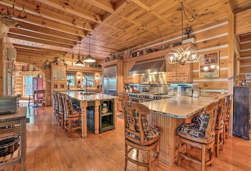 Custom Cabin W/ 12 Acres On Dale Hollow Lake!