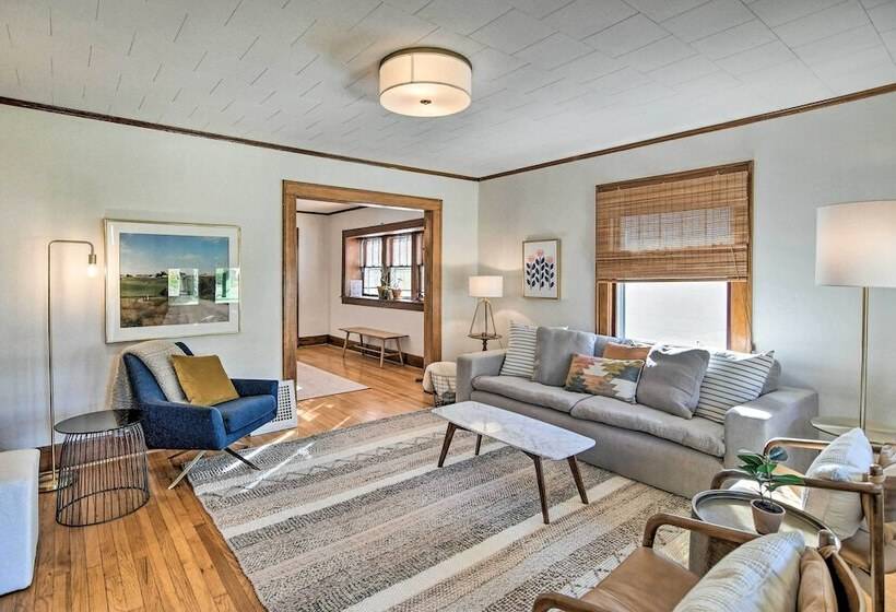 Family Friendly Des Moines Retreat W/ Patio!